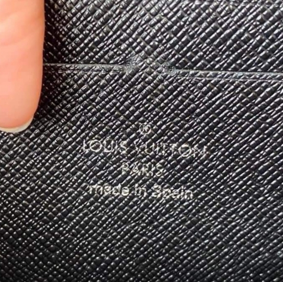 Authentic Louis Vuitton Epi Leather Zippy Zip Around Wallet - Picture 9 of 11